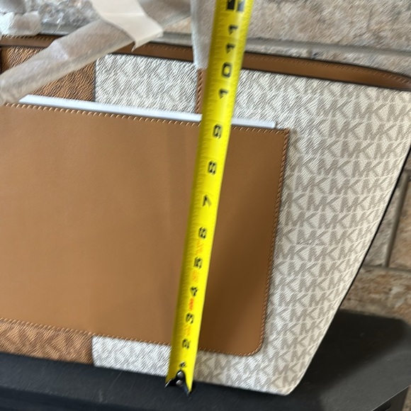 NWT Jet Set Travel tote - Picture 3 of 6